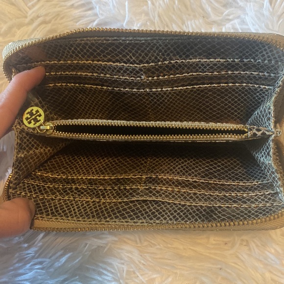 Tory Burch wallet - Picture 7 of 14